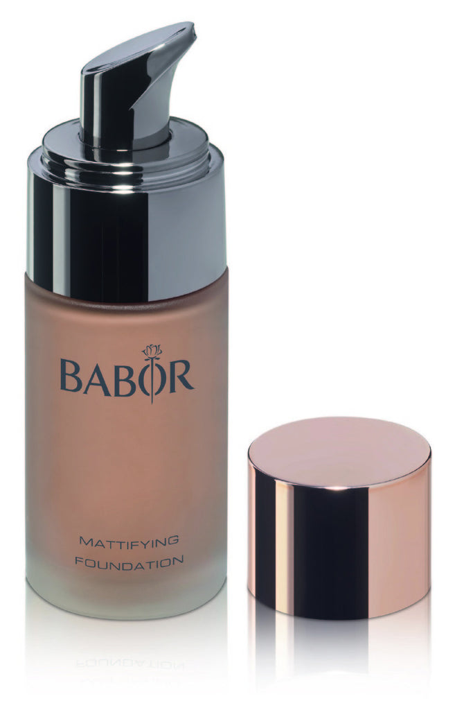 Babor Mattifying Foundation 03 almond. Mattende foundation med fluid tekstur som gir en naturlig matt finish samtidig som den jevner ut huden og gjør porene mindre framtredende.